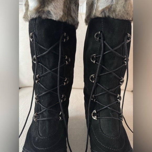 STUART WEITZMAN Womens Black Suede Lace-up Wedge Boots with Faux Fur Trim 9.5 - Picture 5 of 15